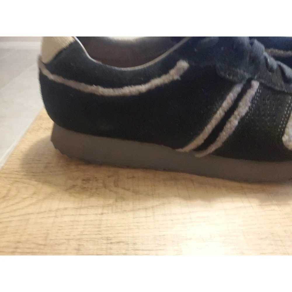 UGG Trigo Spill Seam Mens 11 Black Suede Sheepskin Sneaker Shoes Trainer 1110595